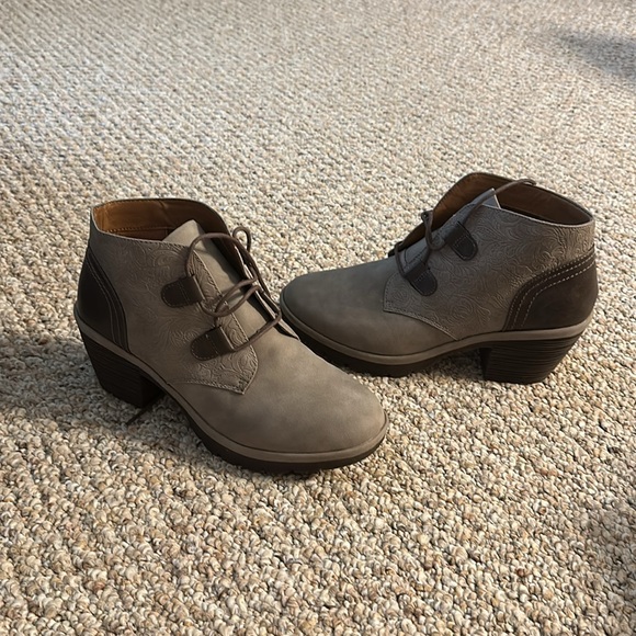 Euro soft new chukka boots - Picture 3 of 3